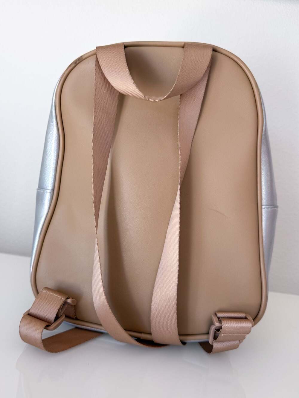 Wicked Glinda-Inspired Iridescent Mini Backpack - Picture 3 of 6